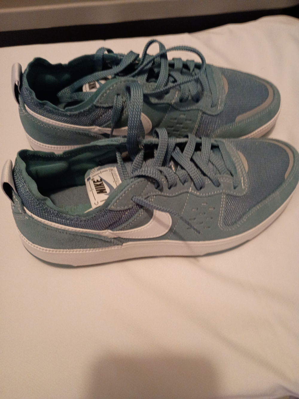 Nike Men’s Low-Top Sneakers in Teal with White Swoosh